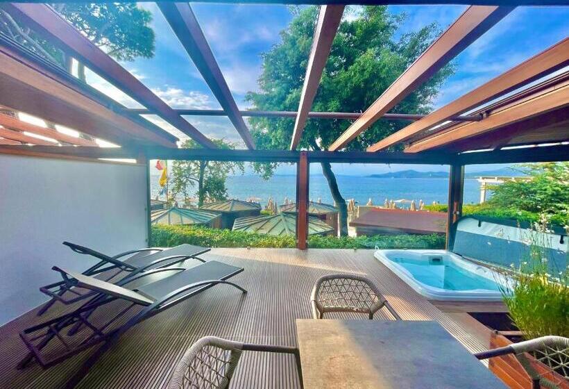 جناح مطلّ علي البحر, La Bussola Beach