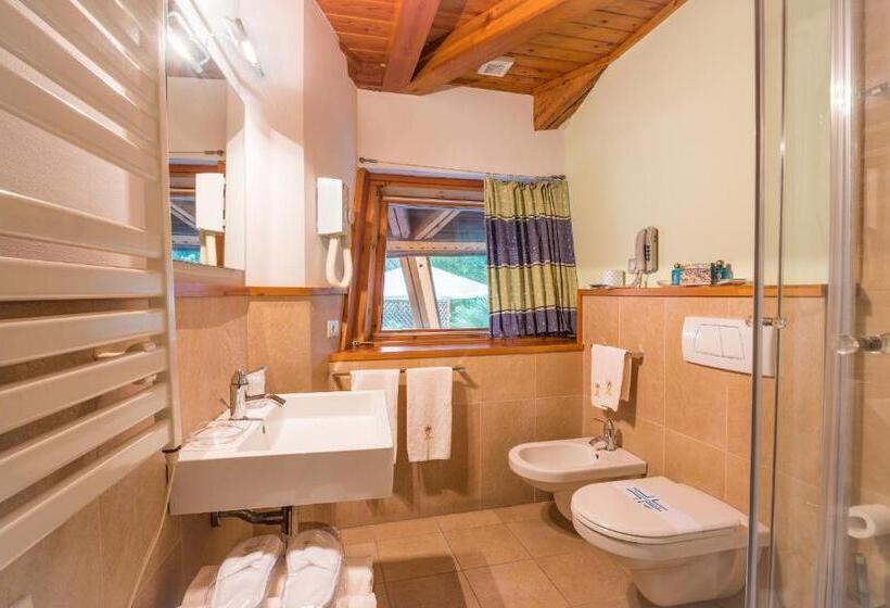 غرفة ديلوكس ذات إطلالة جانبية على البحر, La Bussola Beach