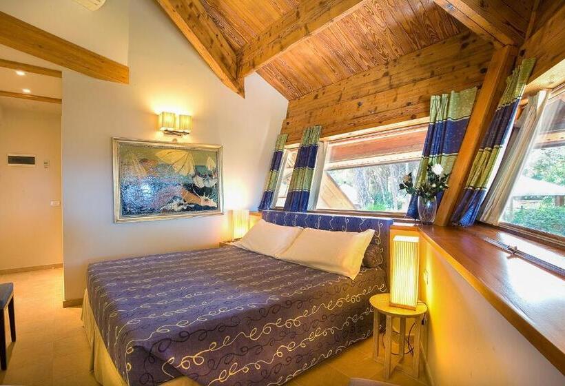 غرفة ديلوكس ذات إطلالة جانبية على البحر, La Bussola Beach