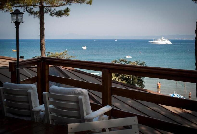 سوییت سوپریور با چشم‌انداز دریا, La Bussola Beach