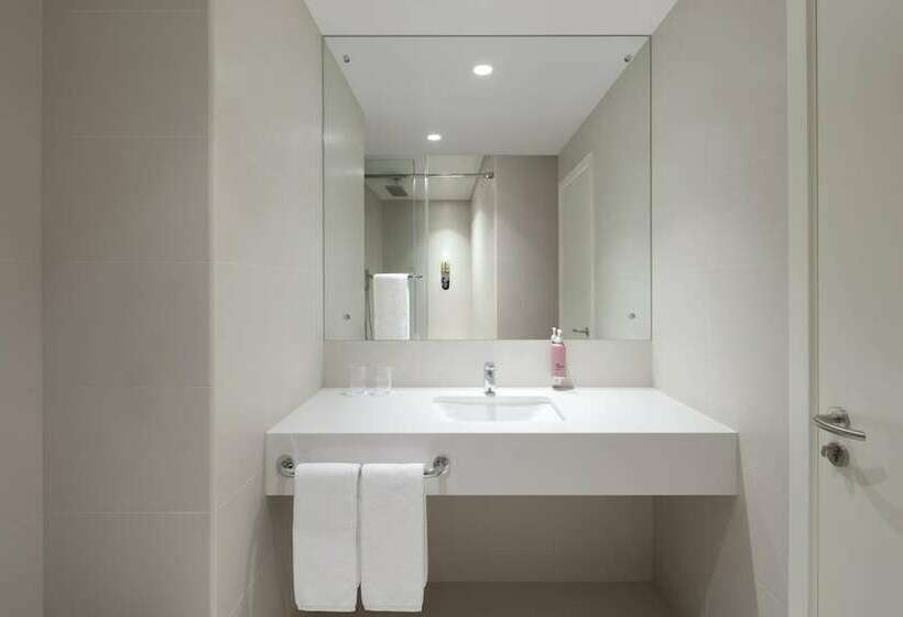 Номер Стандарт, Rove Trade Centre