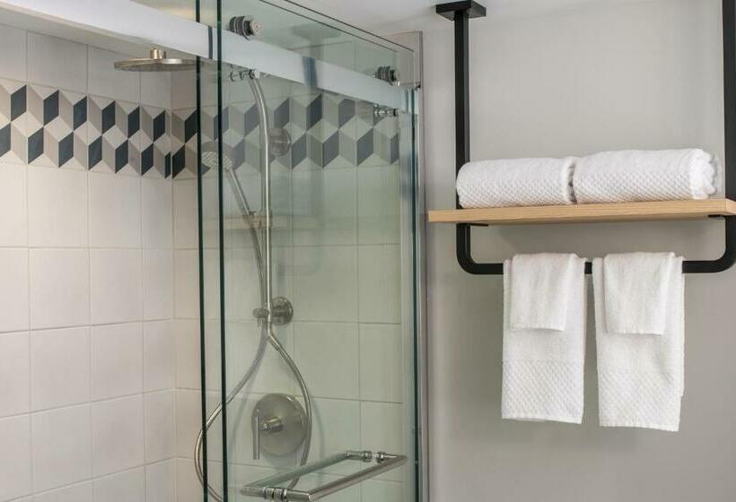 キングサイズベッドのスタンダードルーム, The Duniway Portland A Hilton