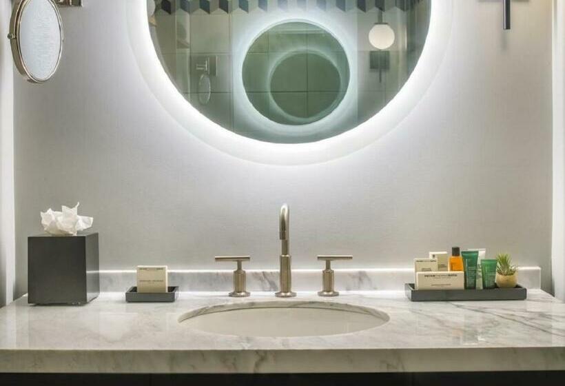 キングサイズベッドのスタンダードルーム, The Duniway Portland A Hilton