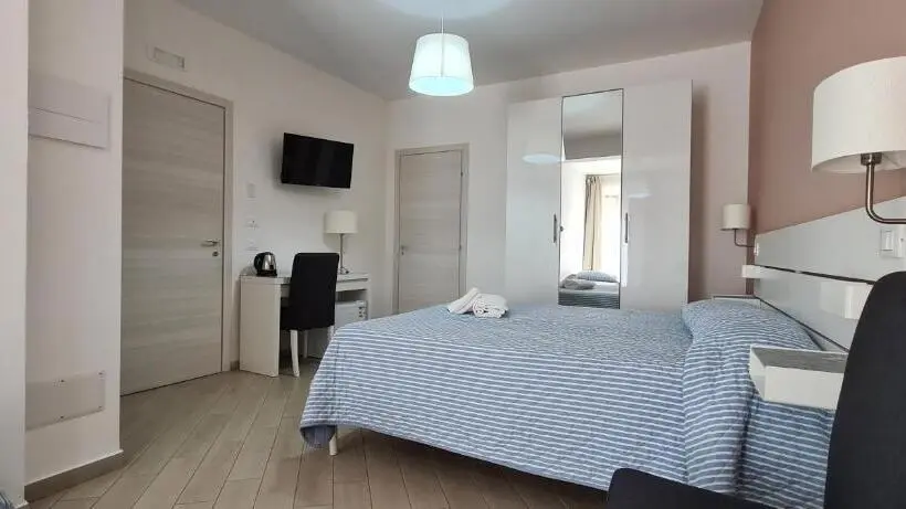 اتاق لوکس با بالکن, Belvedere Rent Rooms