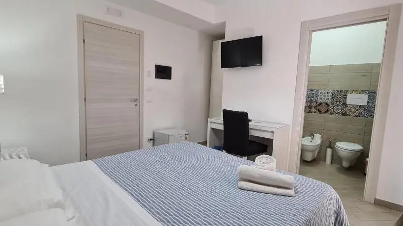 اتاق استاندارد چهارنفره با بالکن, Belvedere Rent Rooms