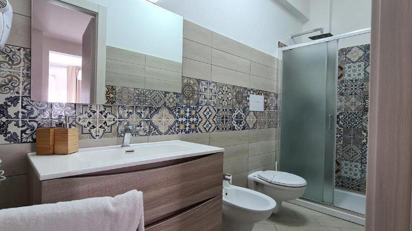 غرفة قياسية رباعية مزودة بشُرفة, Belvedere Rent Rooms