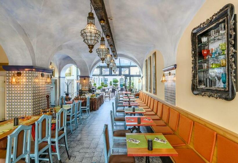 Номер Deluxe, Maison Bistro &