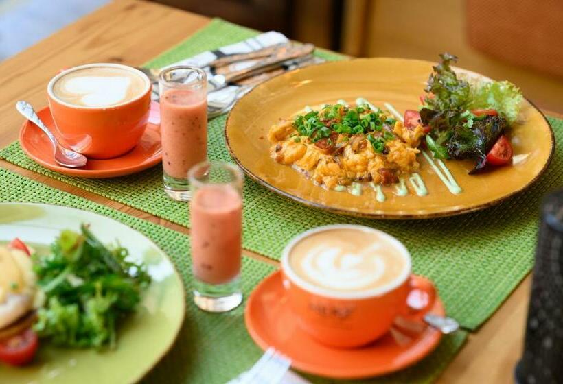 Номер Deluxe, Maison Bistro &