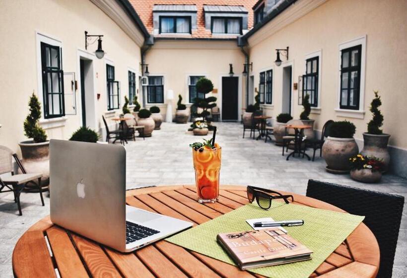 سوییت, Maison Bistro &