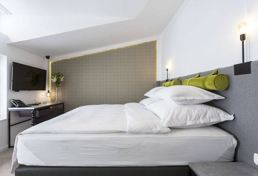 חדר בסיסי, Maison Bistro &