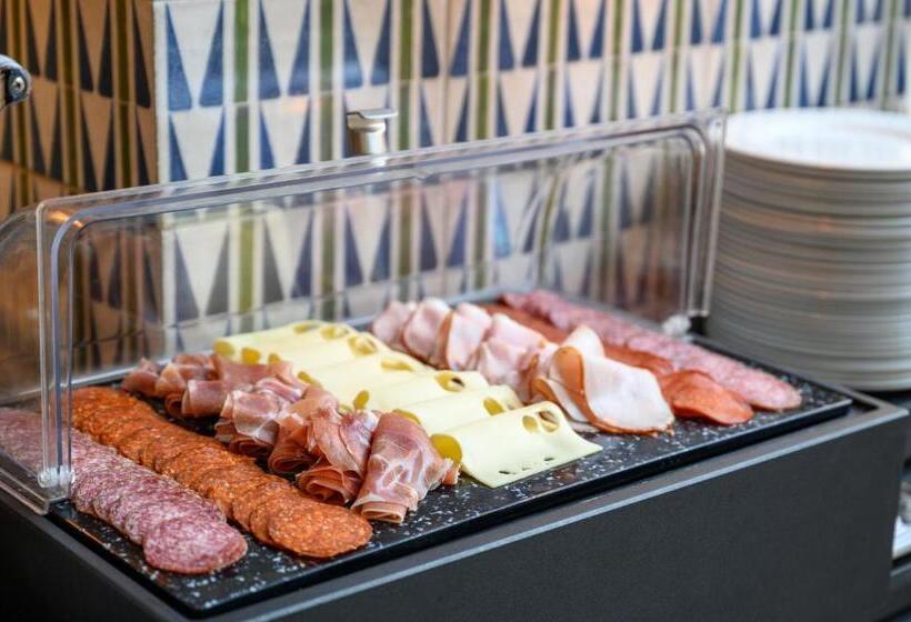 Номер Deluxe, Maison Bistro &