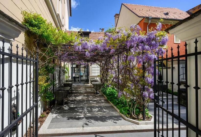 חדר בסיסי, Maison Bistro &