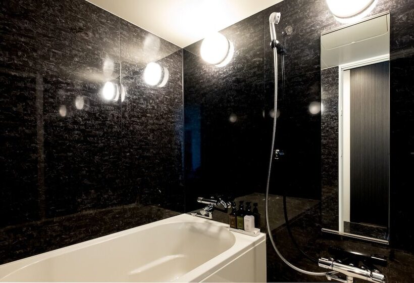 חדר דלוקס לשלושה, Sonezaki Luxe