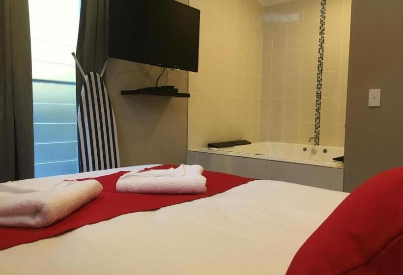 בקתה דלוקס, Jervis Bay Mariners