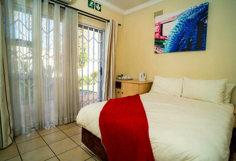 标准房带园景, 17 On 13th