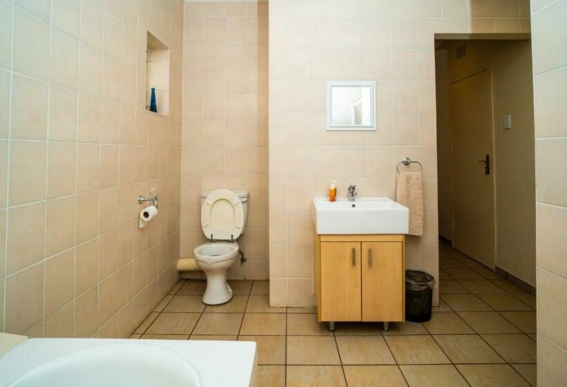 标准房带园景, 17 On 13th