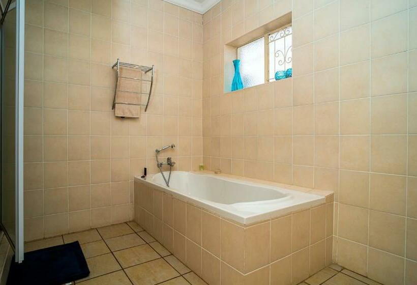 标准房带园景, 17 On 13th