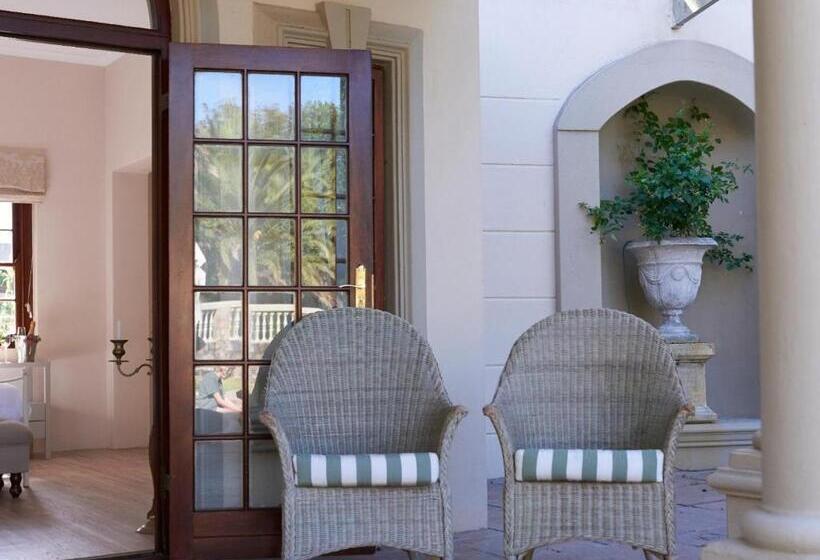 Дом 1 Спальня, Ibis House