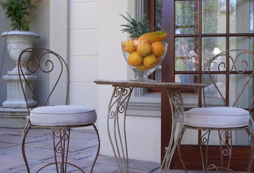 Дом 1 Спальня, Ibis House