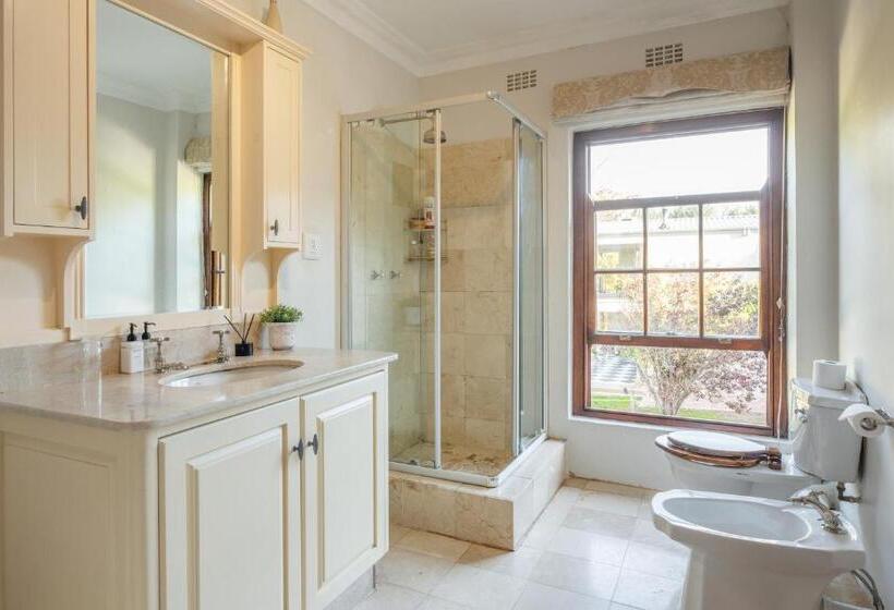 Номер Deluxe с Балконом, Ibis House