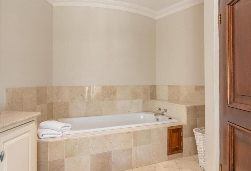 Номер Стандарт, Ibis House