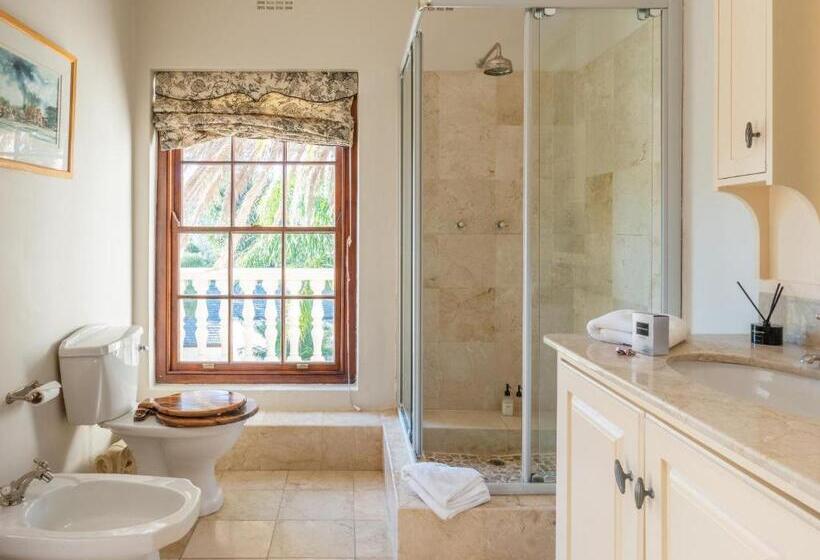 Номер Стандарт, Ibis House