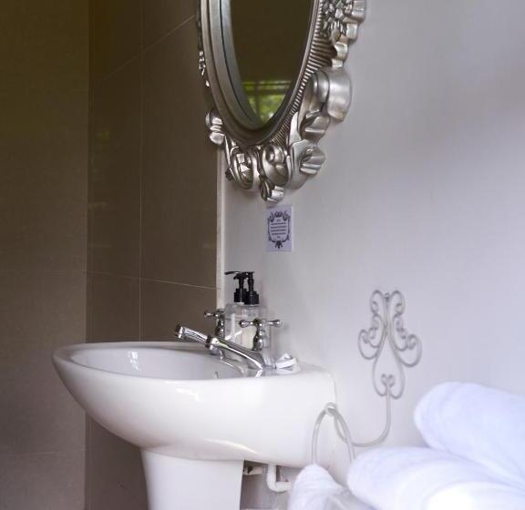 Дом 1 Спальня, Ibis House