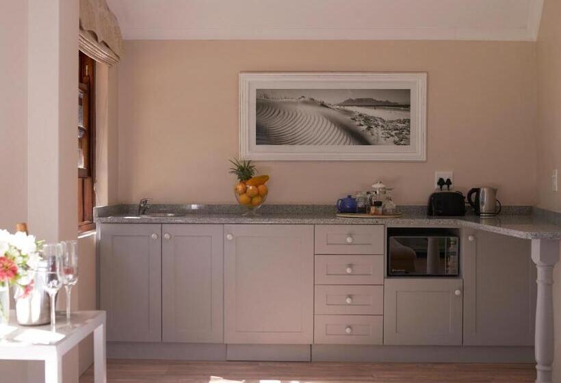 Дом 1 Спальня, Ibis House