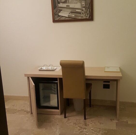 סוויטת ג'וניור, Bhb