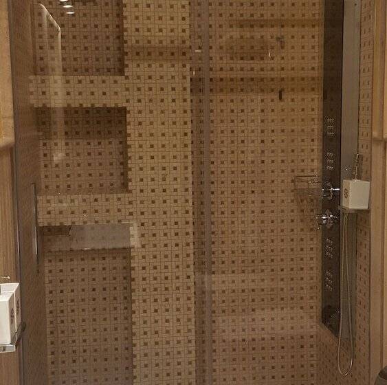 סוויטה דלוקס, Bhb