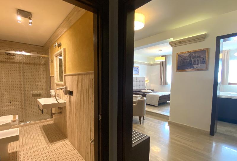 סוויטה דלוקס, Bhb