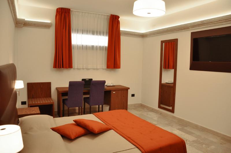 חדר סופריור, Bhb