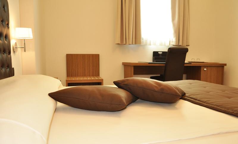 חדר סופריור, Bhb