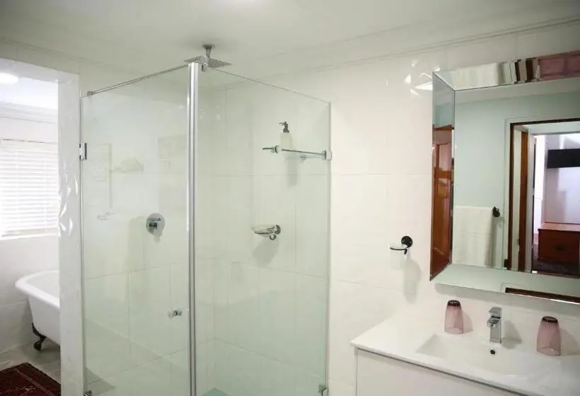 اتاق استاندارد سه نفره, De Opstal Country Lodge