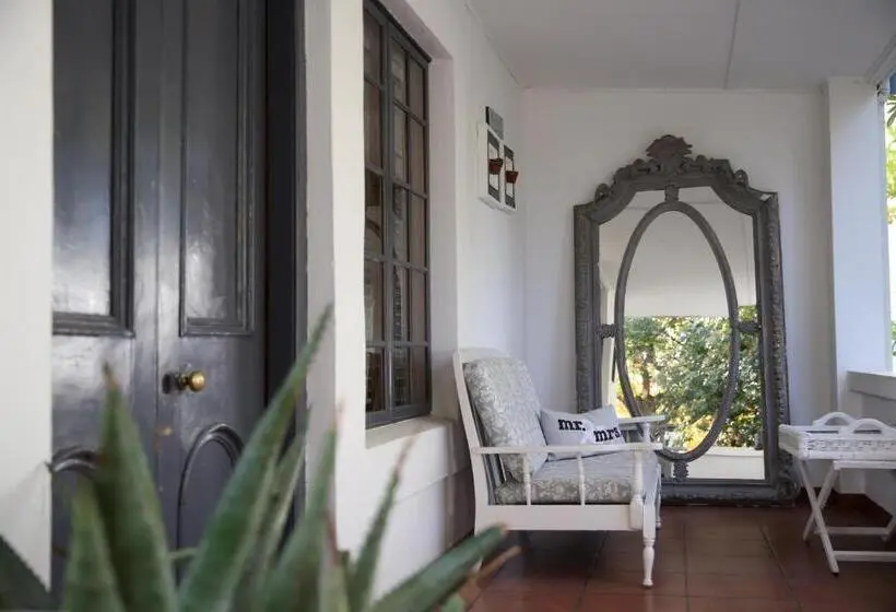 اتاق استاندارد سه نفره, De Opstal Country Lodge