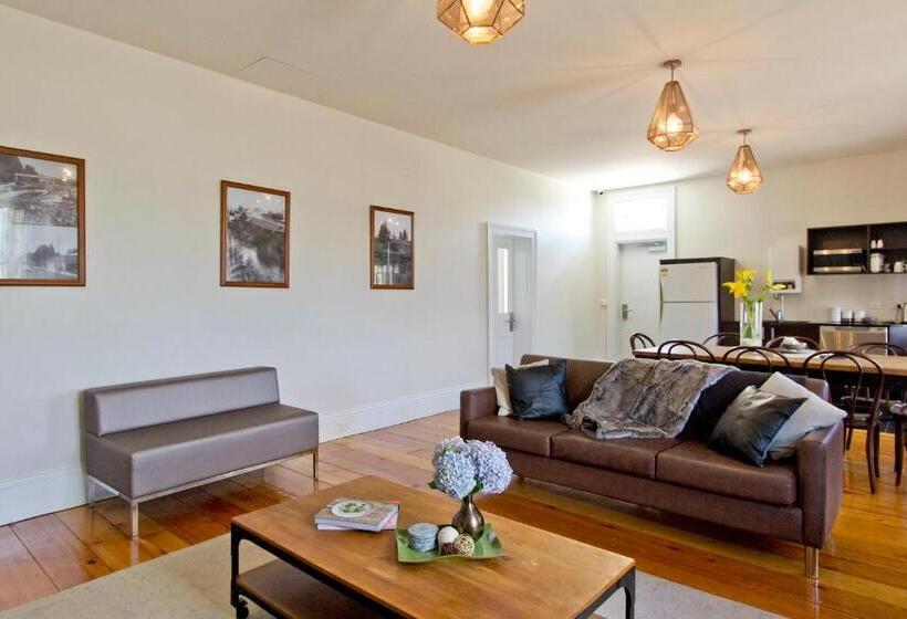 غرفة ديلوكس عائلية, Deloraine