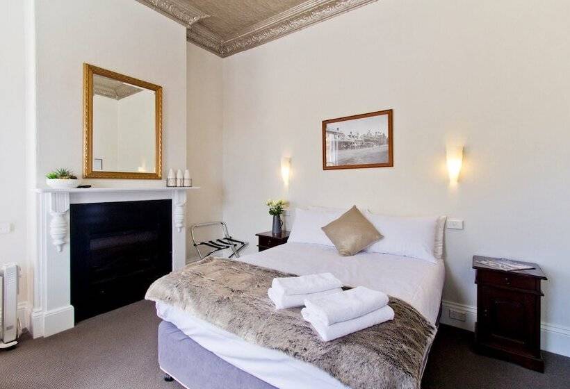 غرفة عائلية, Deloraine