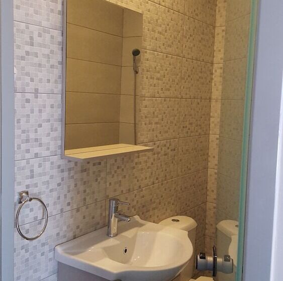 غرفة قياسية, Lux