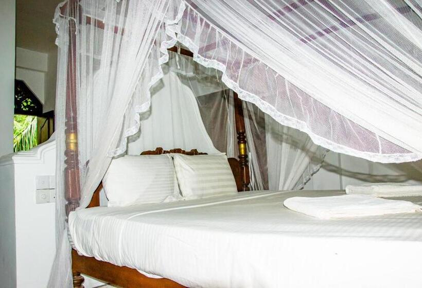 Deluxe Zimmer, No Name Rest