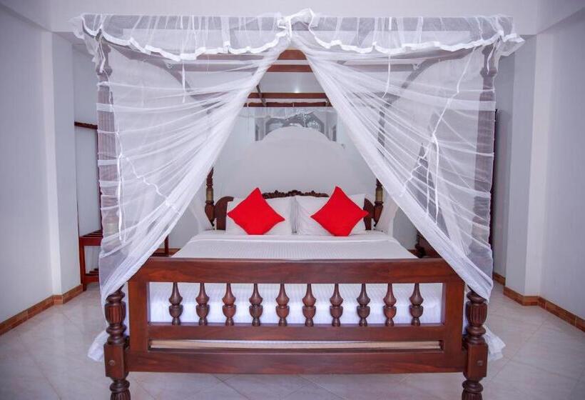 Deluxe Zimmer, No Name Rest