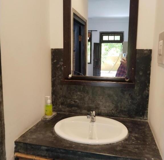 Deluxe Zimmer, No Name Rest