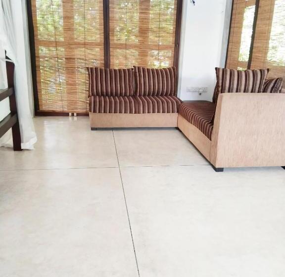 Familienzimmer, No Name Rest