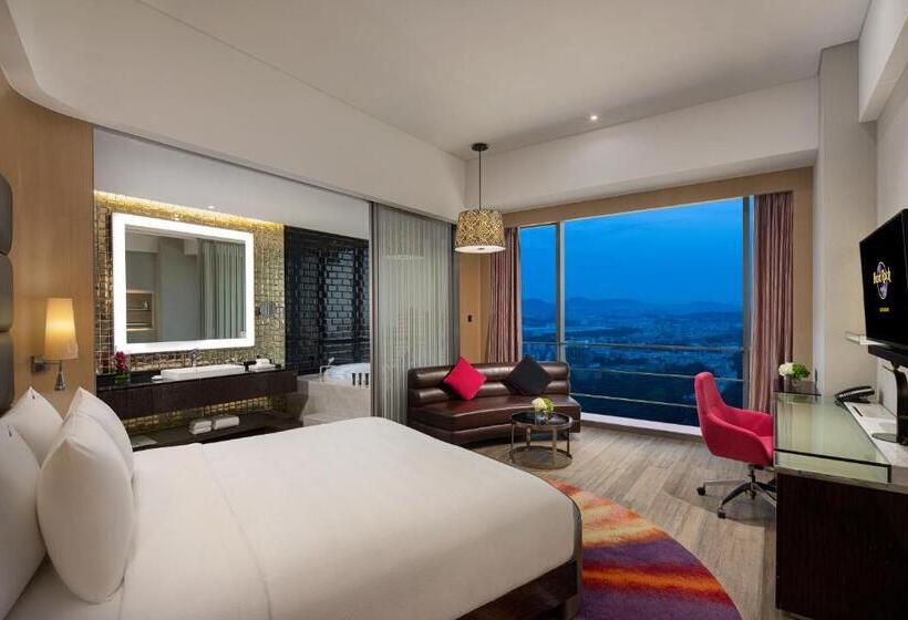 带大床的豪华间, Hard Rock Hotel Shenzhen