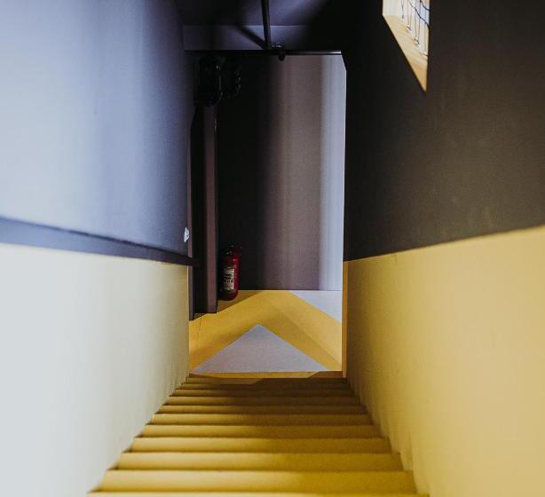 带阳台标准四人间, Private Rooms At Hostel63