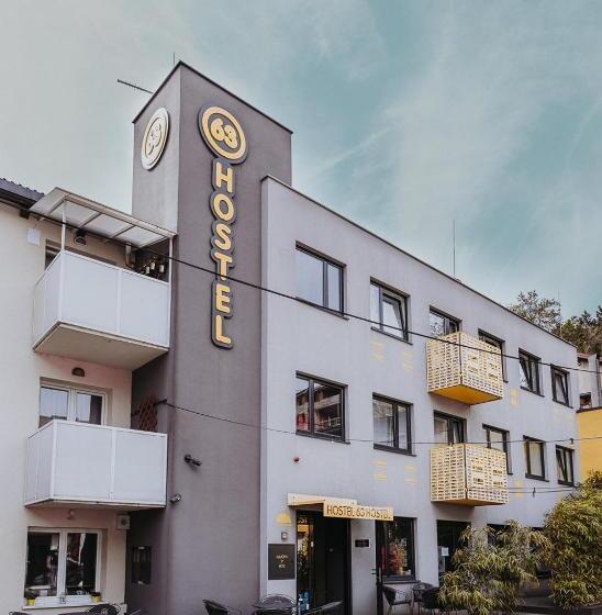 חדר לארבעה סטנדרטי עם מרפסת, Private Rooms At Hostel63