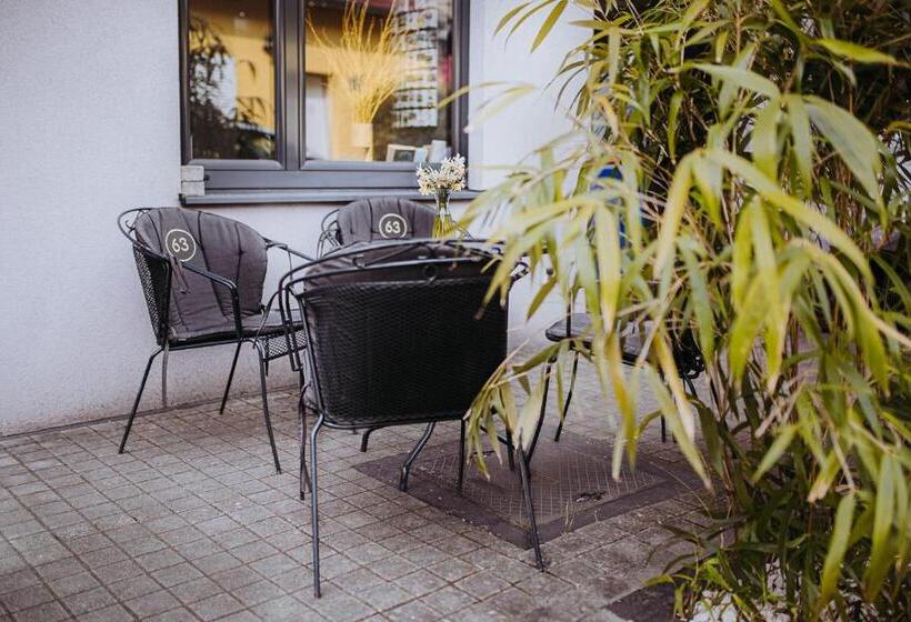 带阳台标准四人间, Private Rooms At Hostel63
