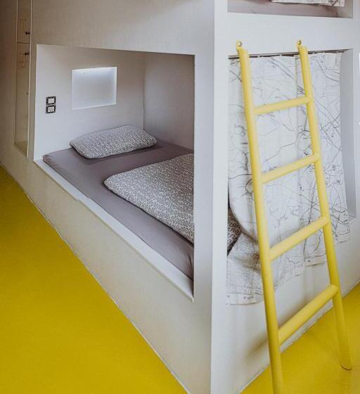 带阳台标准四人间, Private Rooms At Hostel63