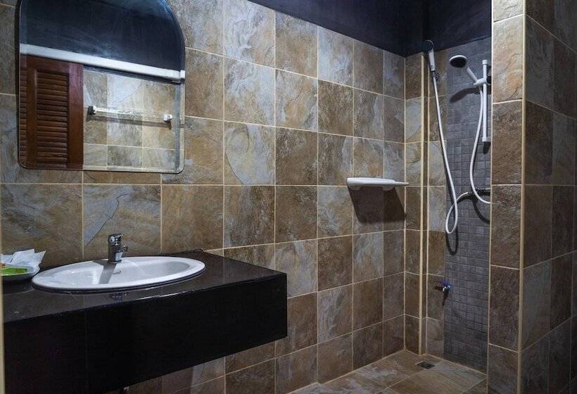 Quarto Estandar com Sacada, Chomview Resort