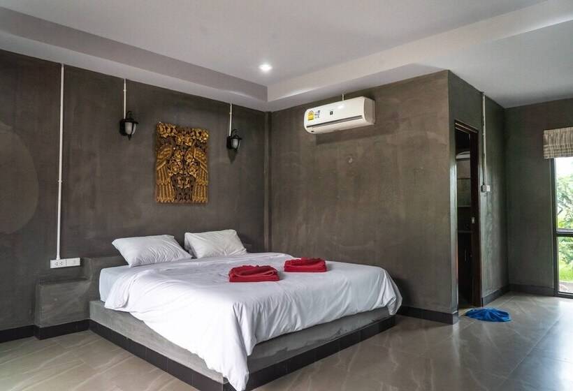 标准间带阳台, Chomview Resort