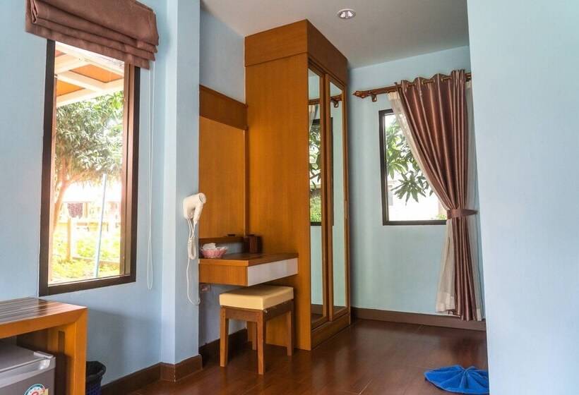 带阳台的高级房间, Chomview Resort